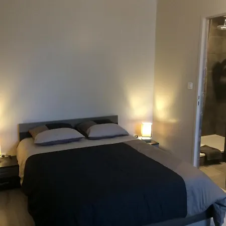 Proche Gare Avec Kitchenette Et Wifi - Porte Rouge