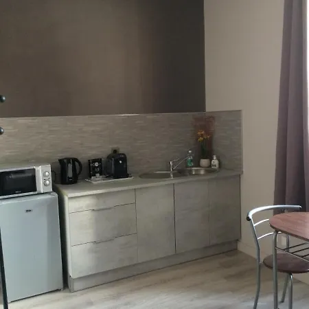 Appartement Proche Gare Avec Kitchenette Et Wifi - Porte Rouge *