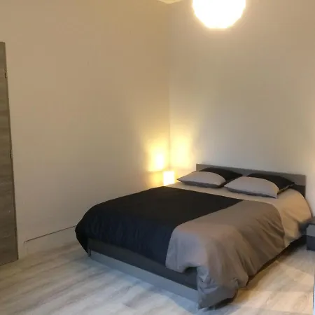 Proche Gare Avec Kitchenette Et Wifi - Porte Rouge דירה *