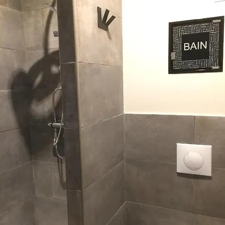 Proche Gare Avec Kitchenette Et Wifi - Porte Rouge דירה *