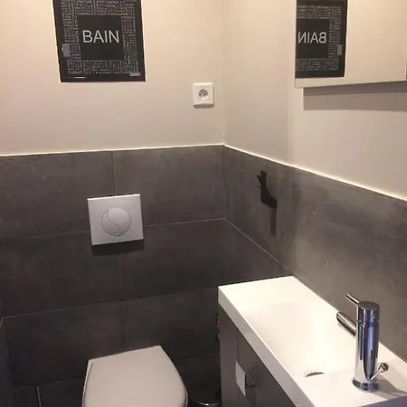 Appartement Proche Gare Avec Kitchenette Et Wifi - Porte Rouge