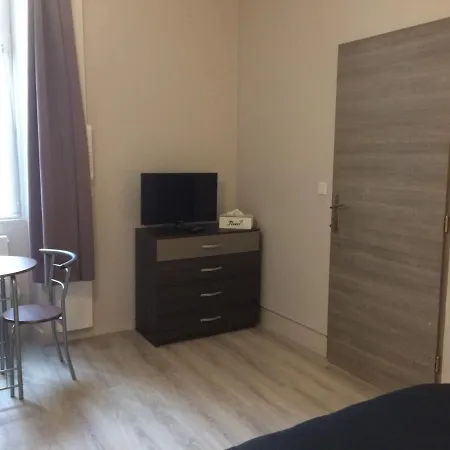 Appartement Proche Gare Avec Kitchenette Et Wifi - Porte Rouge *