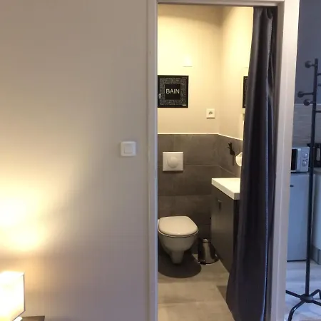 Proche Gare Avec Kitchenette Et Wifi - Porte Rouge *