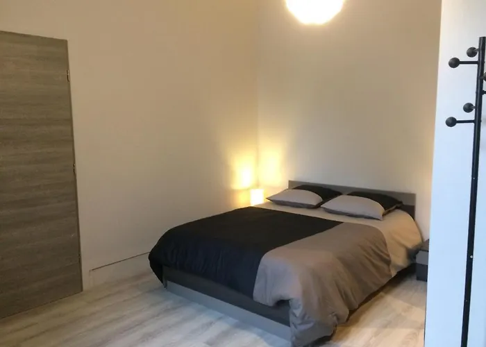 Proche Gare Avec Kitchenette Et Wifi - Porte Rouge Apartman *