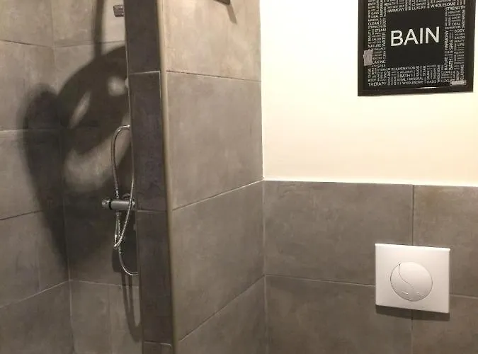 Proche Gare Avec Kitchenette Et Wifi - Porte Rouge Apartmán *