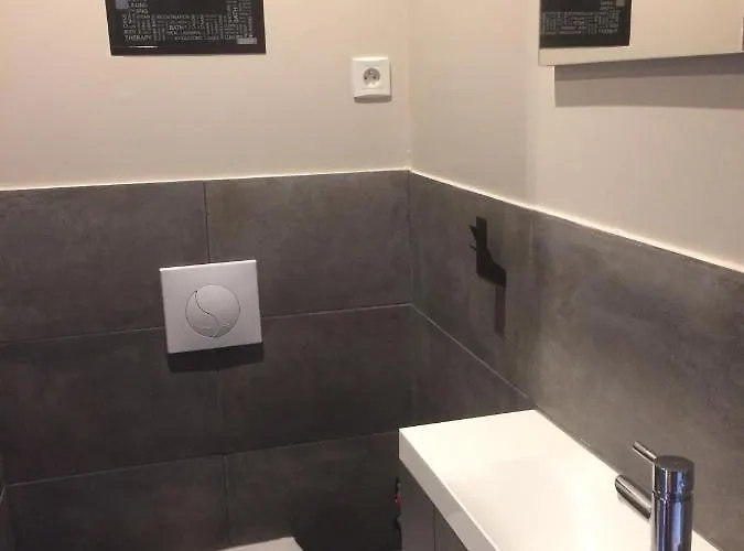 Apartman Proche Gare Avec Kitchenette Et Wifi - Porte Rouge