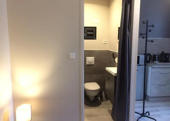 Proche Gare Avec Kitchenette Et Wifi - Porte Rouge *